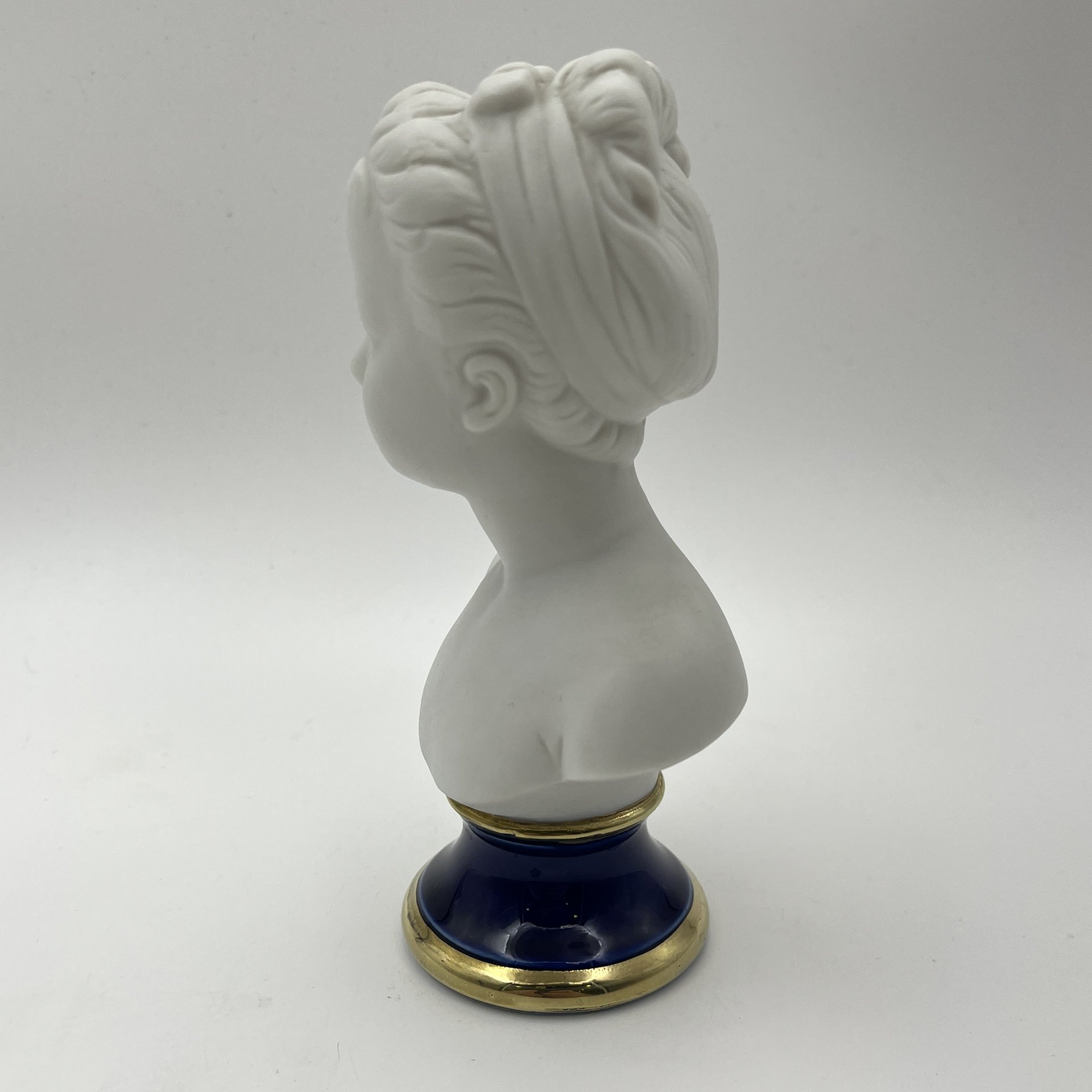 Бюст "Луиза Броньяр" ("Девочка") по мотивам одноименного произведения Жана Антуана Гудона