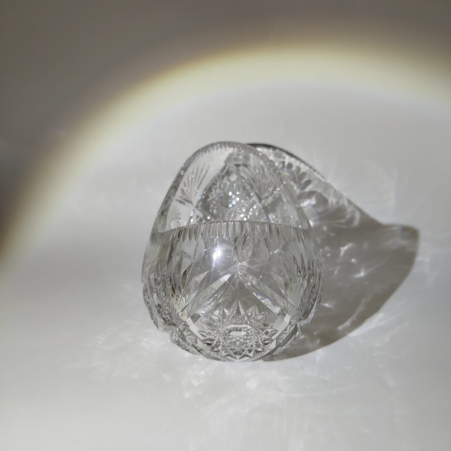 Конфетница(салатник) овальной формы с резным декором