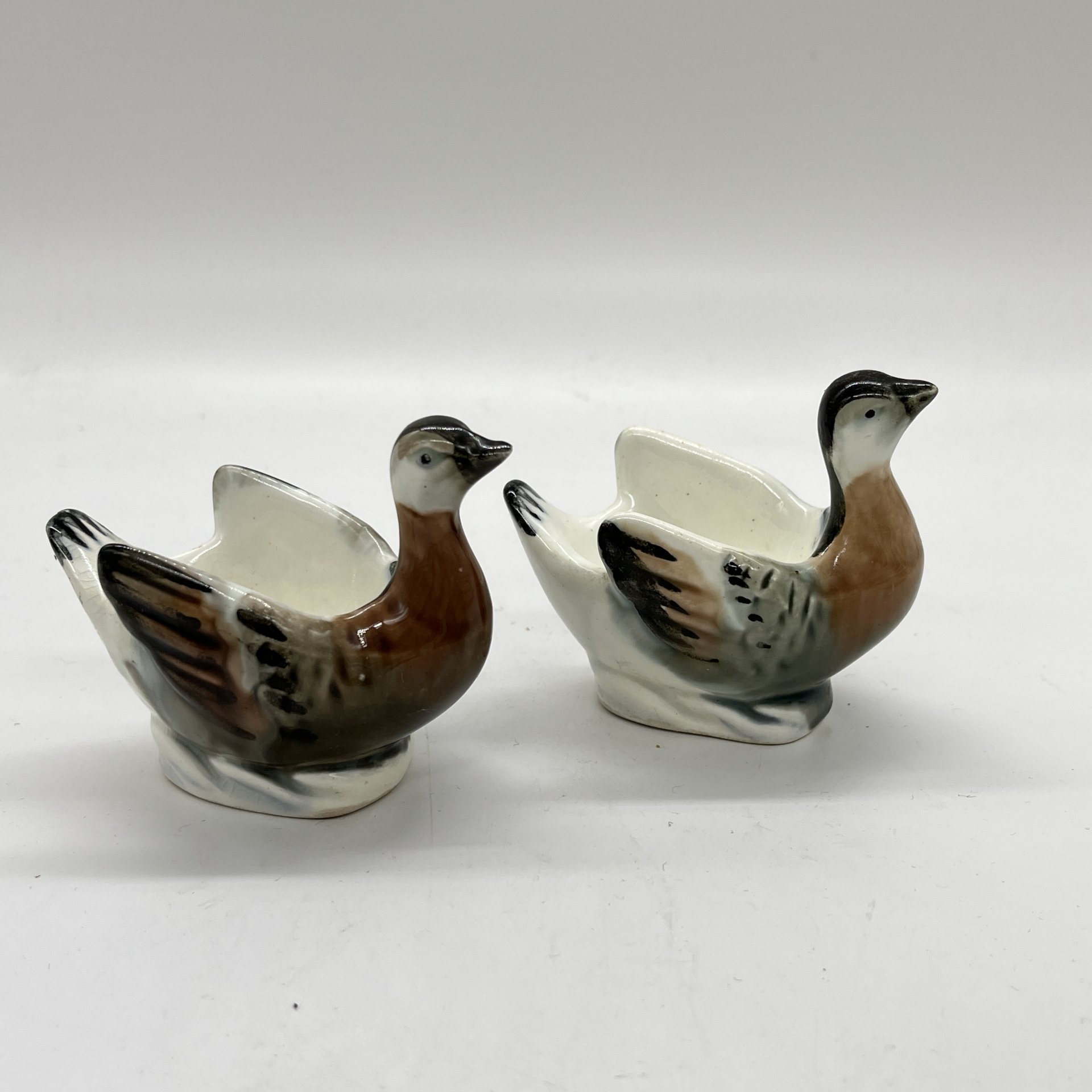 Пашотницы (солонки) парные в виде уточек, фаянс, роспись, Конаковский фаянсовый завод им. М.И. Калинина (ЗиК Конаково), СССР, 1950-1960 гг.