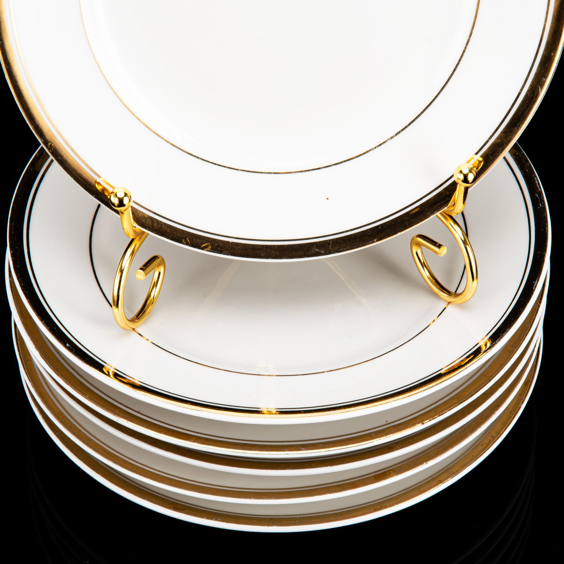 Набор из шести пирожковых тарелок с золотистым кантиком