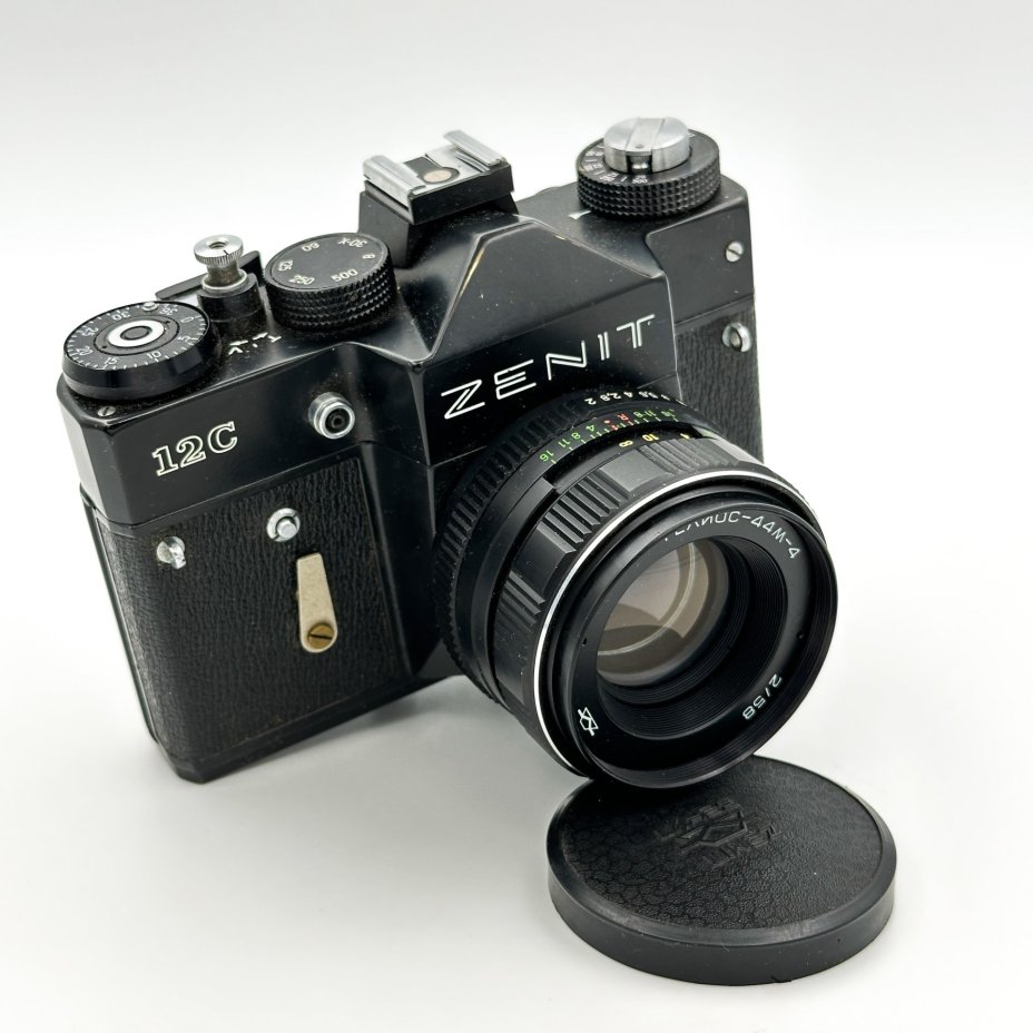 Фотоаппарат "Зенит-12С" с объективом "Гелиос-44М-4", металл, пластик, стекло, искусственная кожа, Красногорский механический завод (КМЗ)