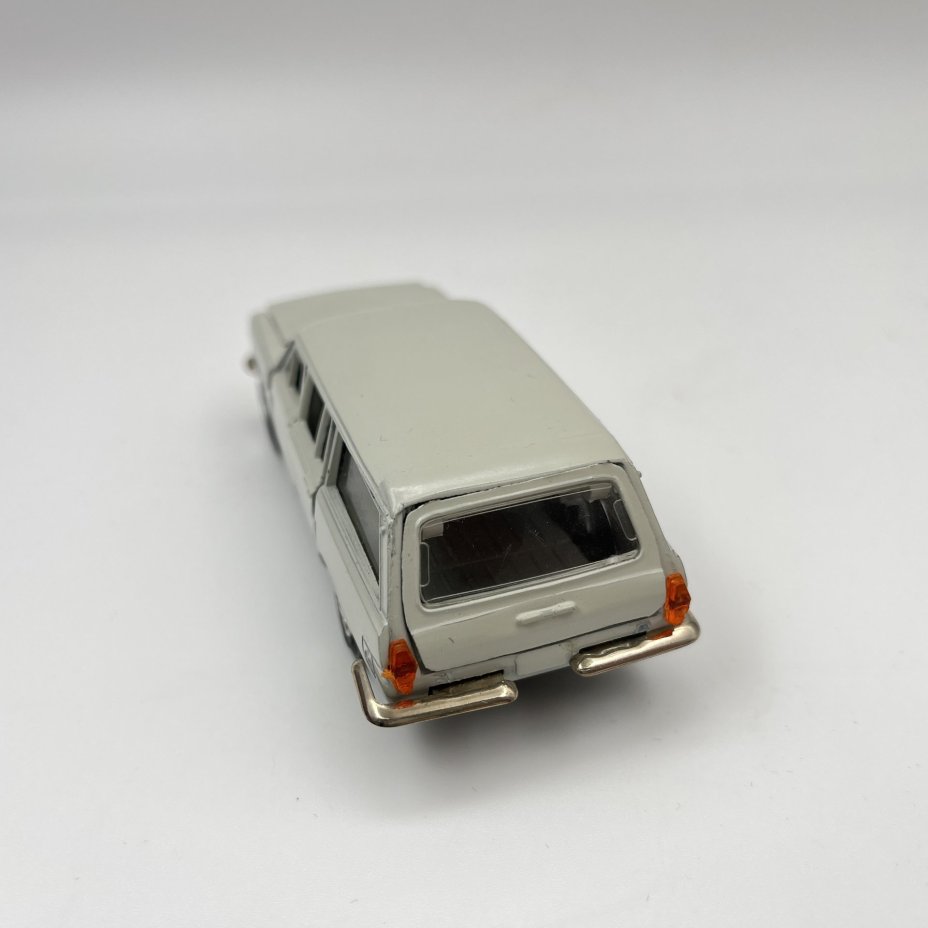 Модель автомобиля "ГАЗ 2402"