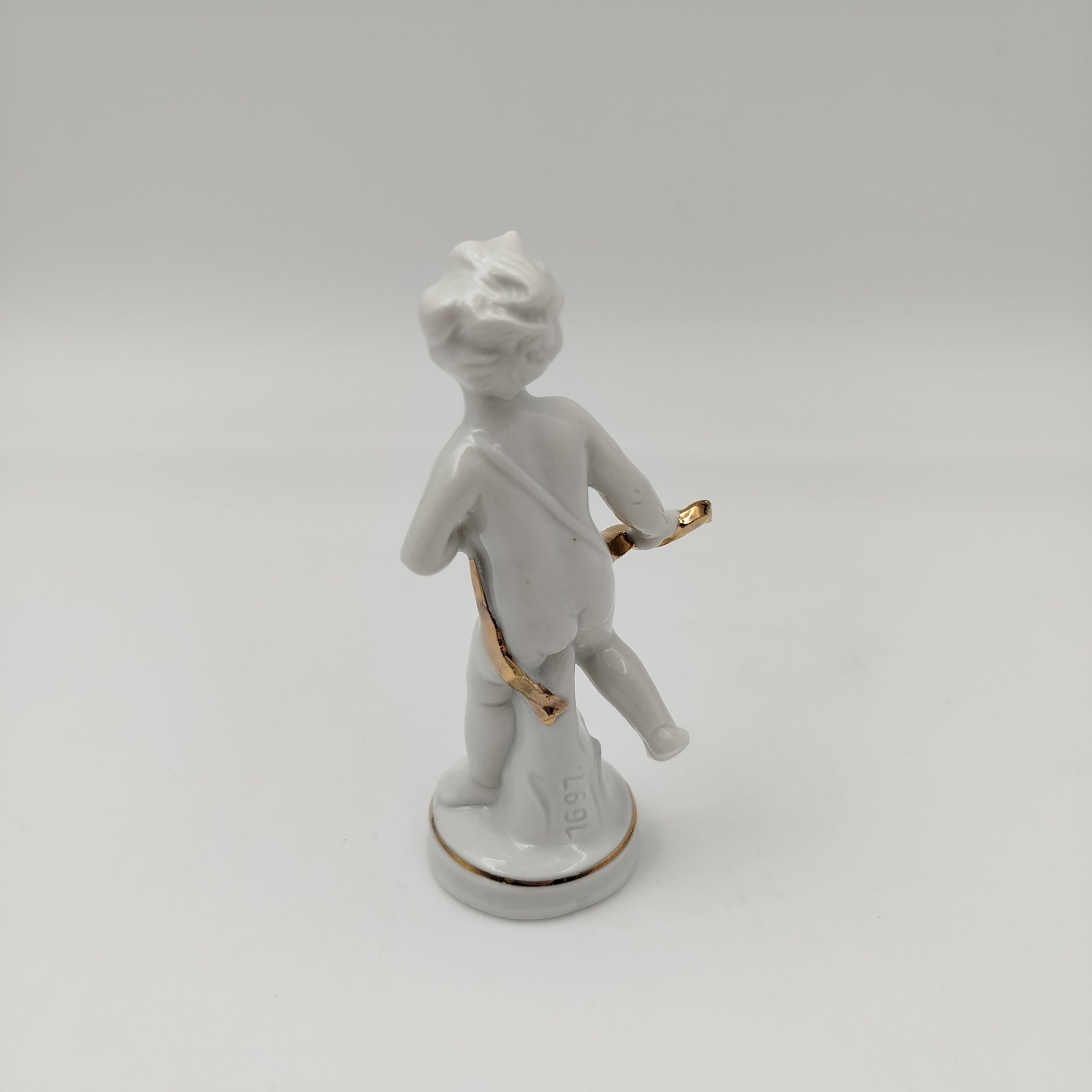 Статуэтка "Путти с золотой лентой", фарфор, золочение, VEB Porzellanfiguren Lippelsdorf (Липпельсдорф), ГДР, 1974-1990 гг.