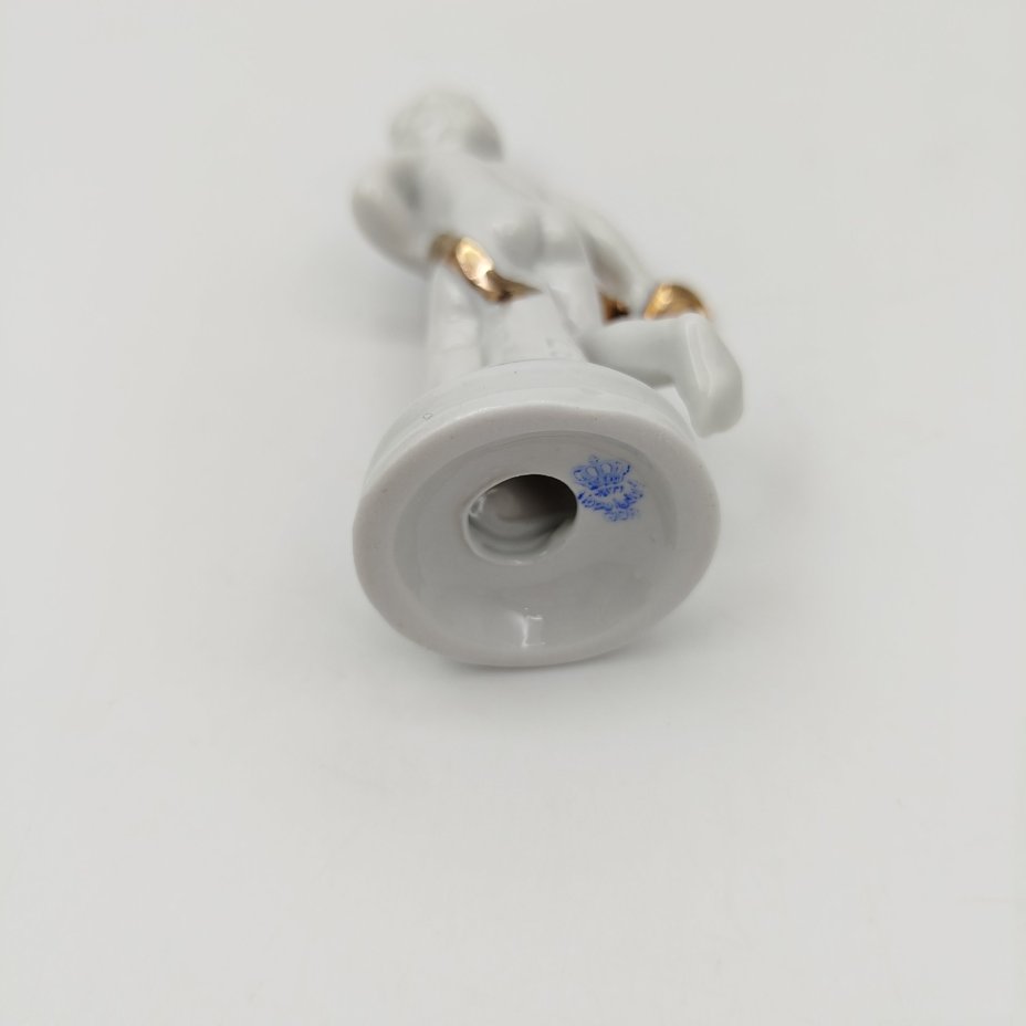 Статуэтка "Путти с золотой лентой", фарфор, золочение, VEB Porzellanfiguren Lippelsdorf (Липпельсдорф), ГДР, 1974-1990 гг.