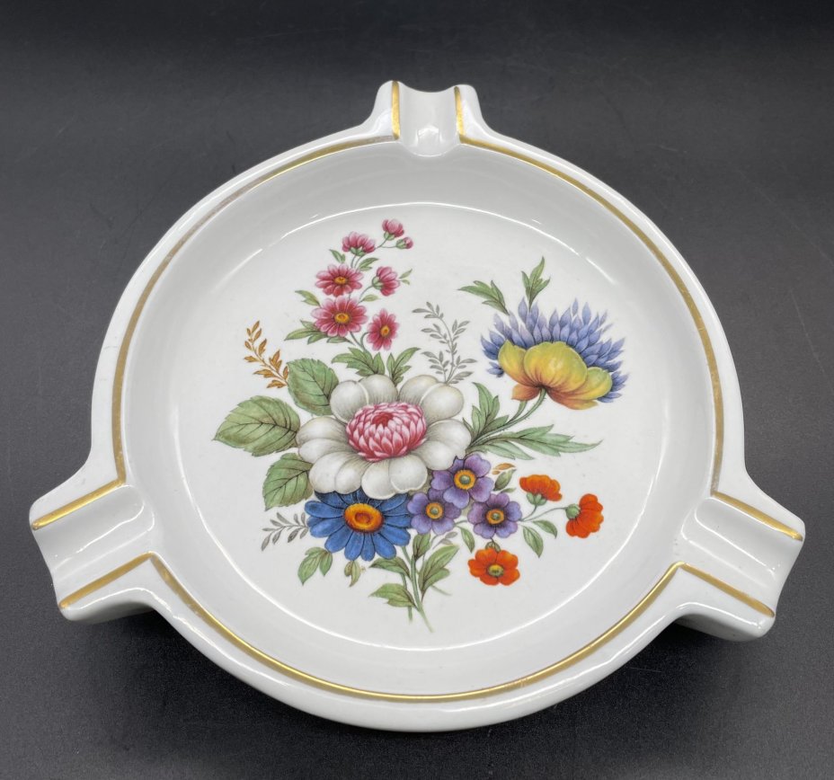 Пепельница для сигар  с декором из полевых цветов, Porcelaine de Bruxelles, фарфор, деколь, золочение