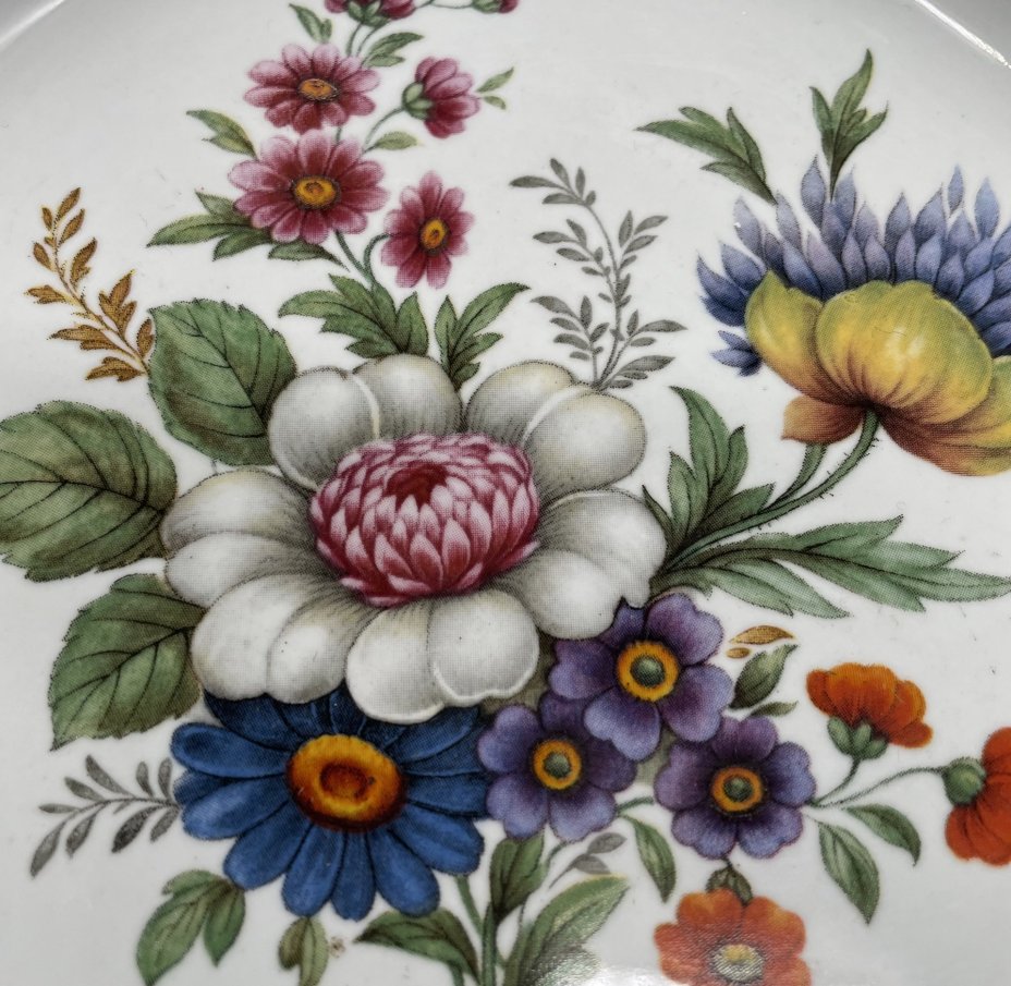 Пепельница для сигар  с декором из полевых цветов, Porcelaine de Bruxelles, фарфор, деколь, золочение