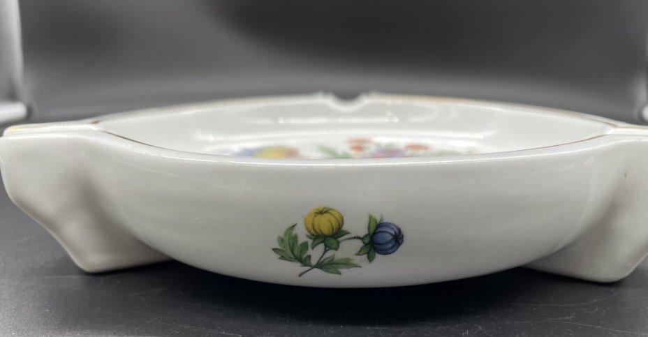 Пепельница для сигар  с декором из полевых цветов, Porcelaine de Bruxelles, фарфор, деколь, золочение