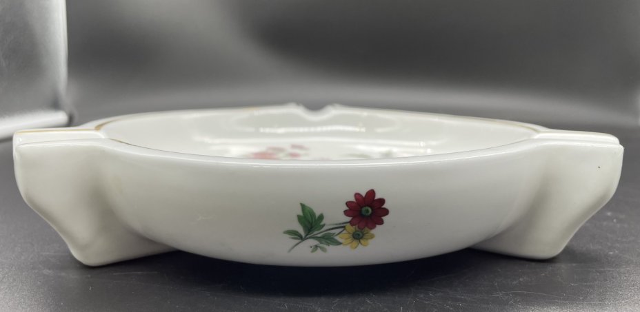 Пепельница для сигар  с декором из полевых цветов, Porcelaine de Bruxelles, фарфор, деколь, золочение