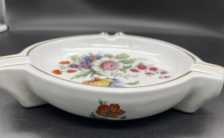 Пепельница для сигар  с декором из полевых цветов, Porcelaine de Bruxelles