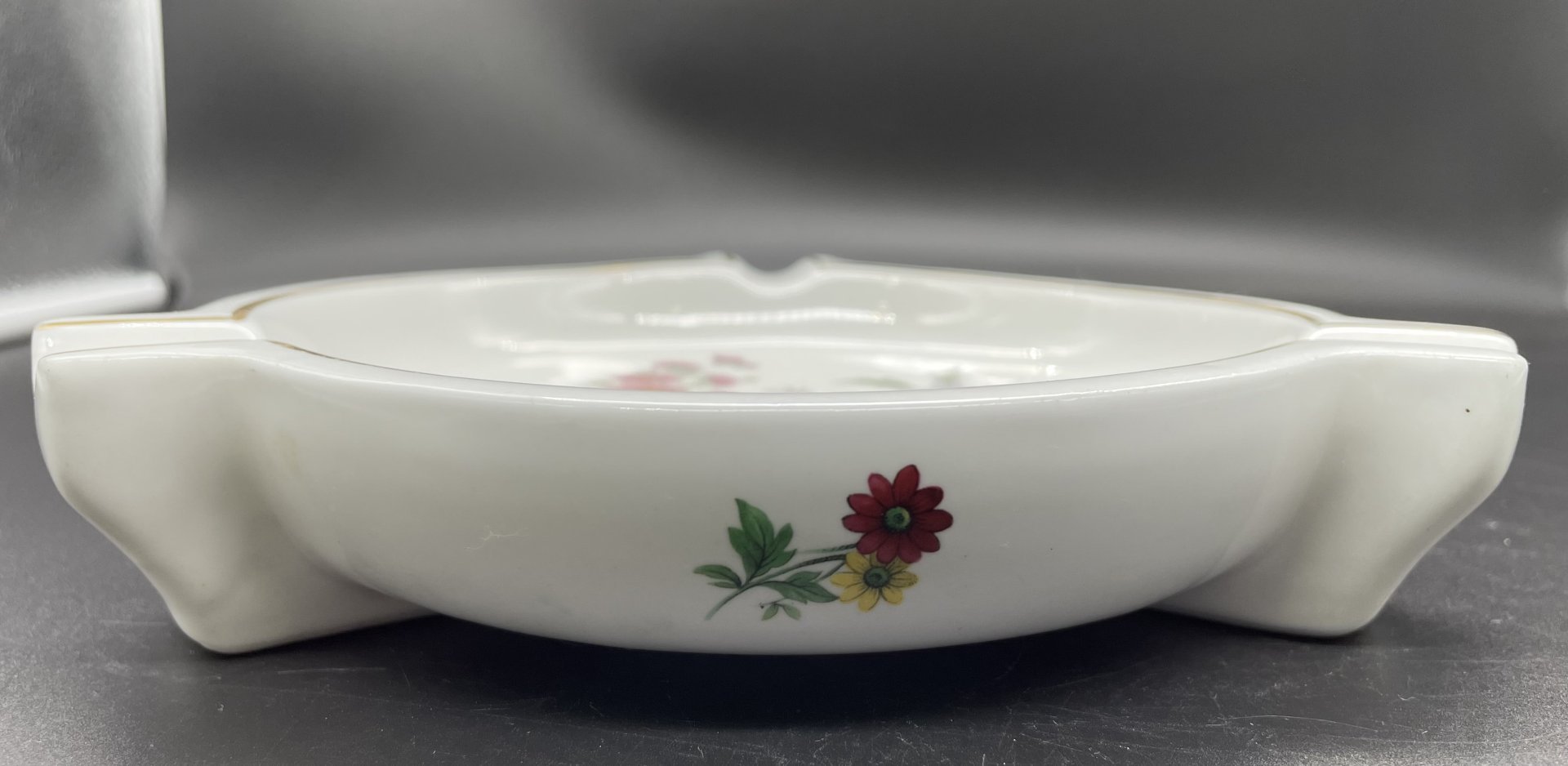 Пепельница для сигар  с декором из полевых цветов, Porcelaine de Bruxelles