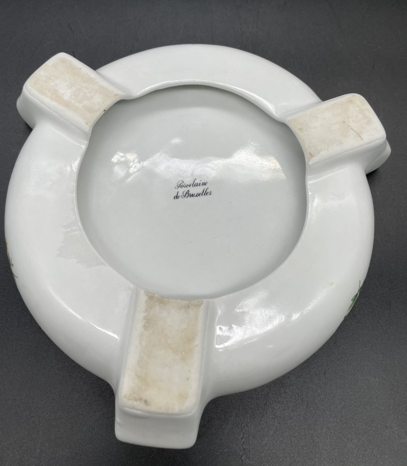 Пепельница для сигар  с декором из полевых цветов, Porcelaine de Bruxelles