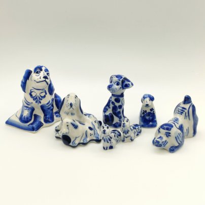 Набор из семи статуэток "Собаки", фарфор, роспись, Россия, 1980-2010 гг.