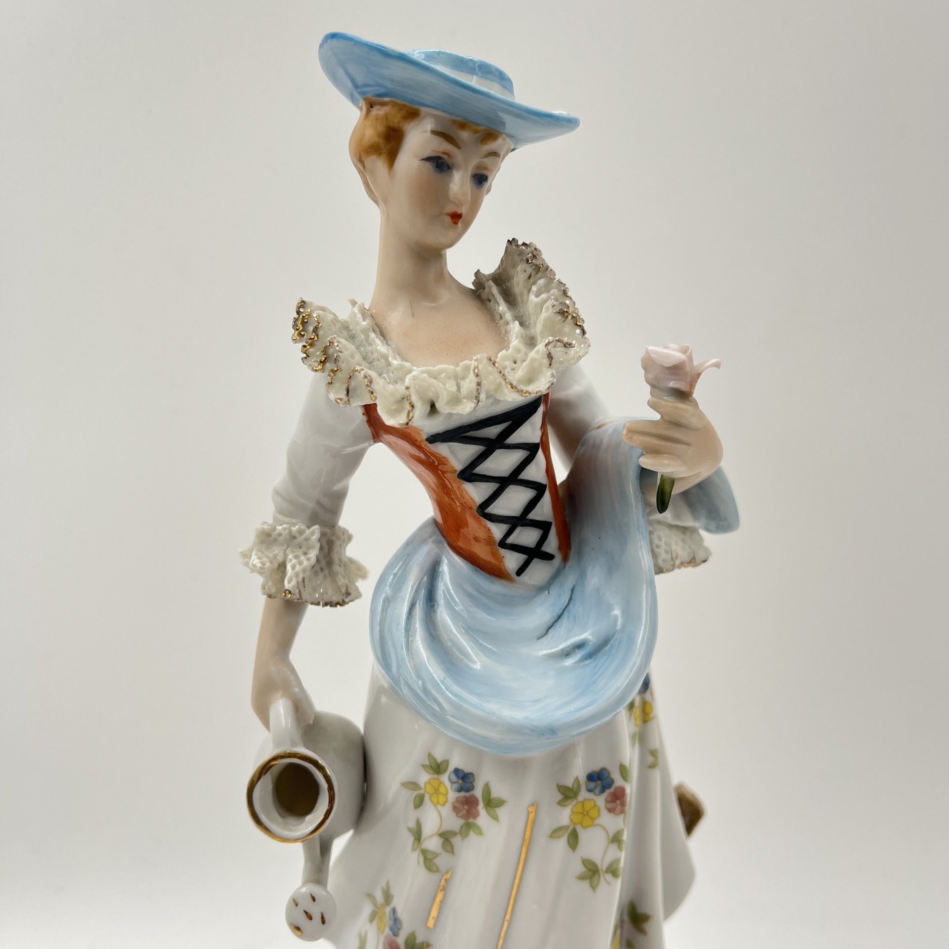 Статуэтка "Садовница"