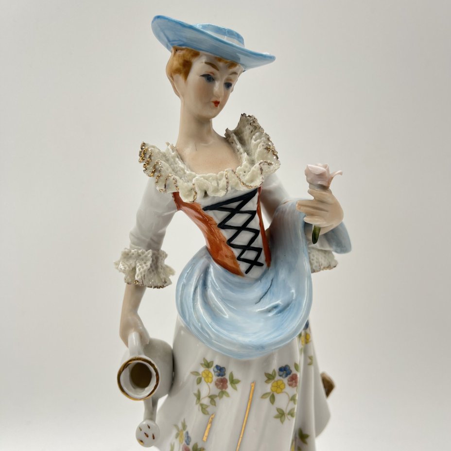 Статуэтка "Садовница"