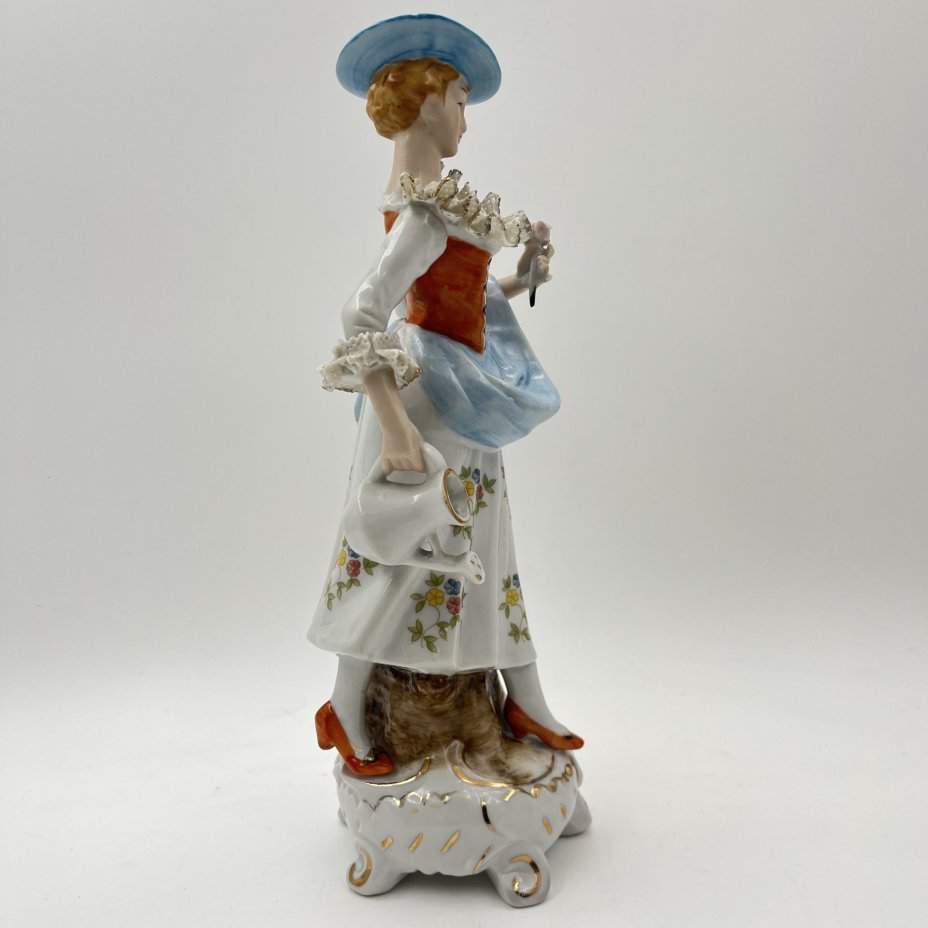 Статуэтка "Садовница"