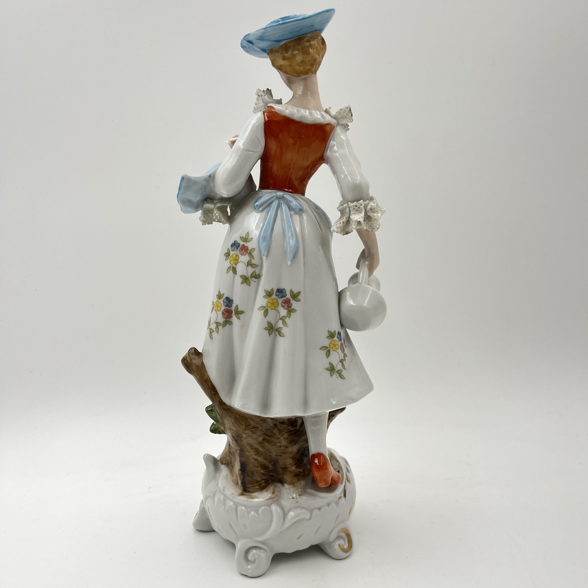 Статуэтка "Садовница"