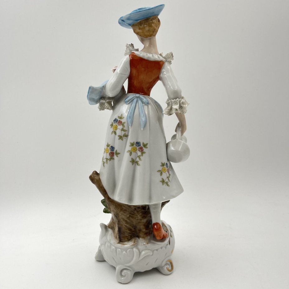 Статуэтка "Садовница"