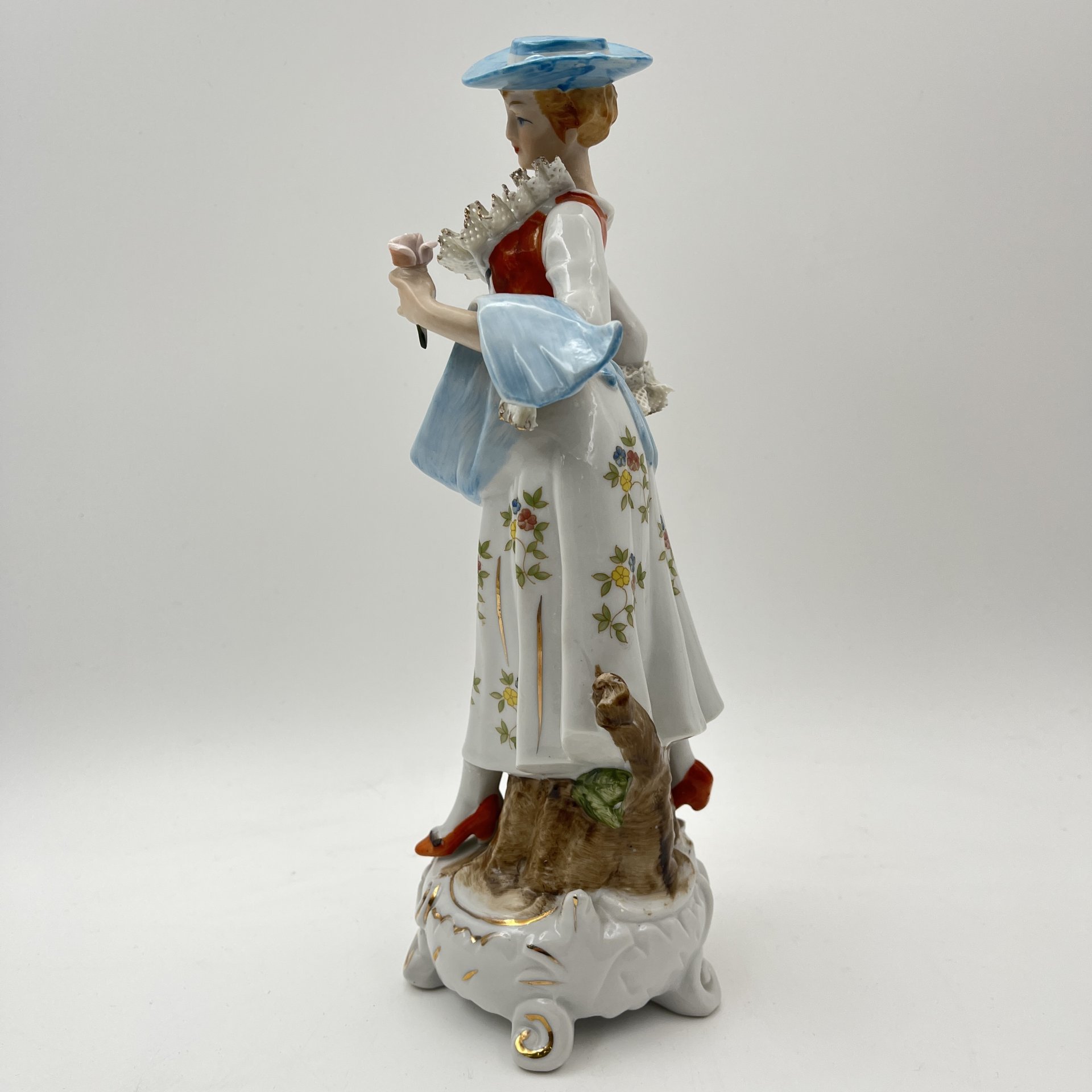 Статуэтка "Садовница"