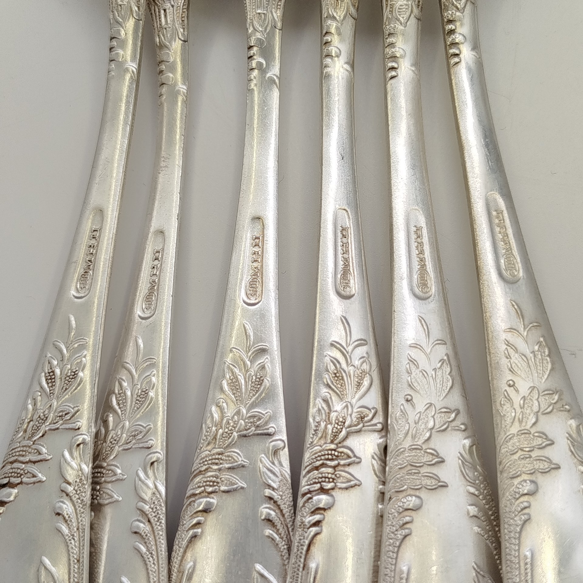 Набор вилок с растительным декором на черенках (6 шт.), мНЦ (медь-никель-цинк), Вольнянский завод столовых приборов им. Шевченко (ЗiШ, ЗиШ), СССР, 1970-1990 гг.