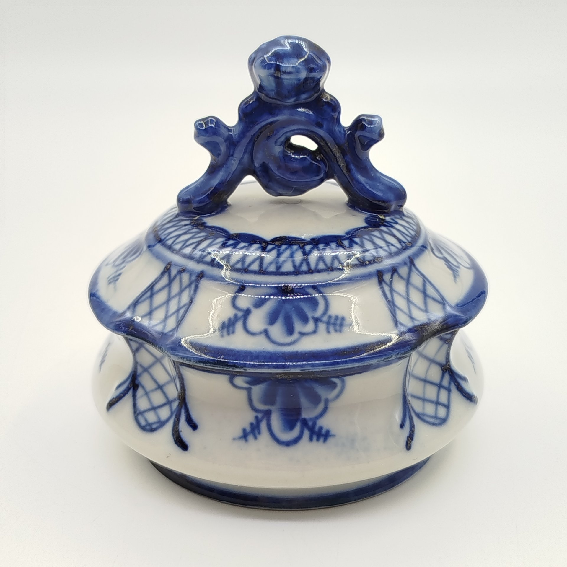 Шкатулка с цветочным декором, Гжель