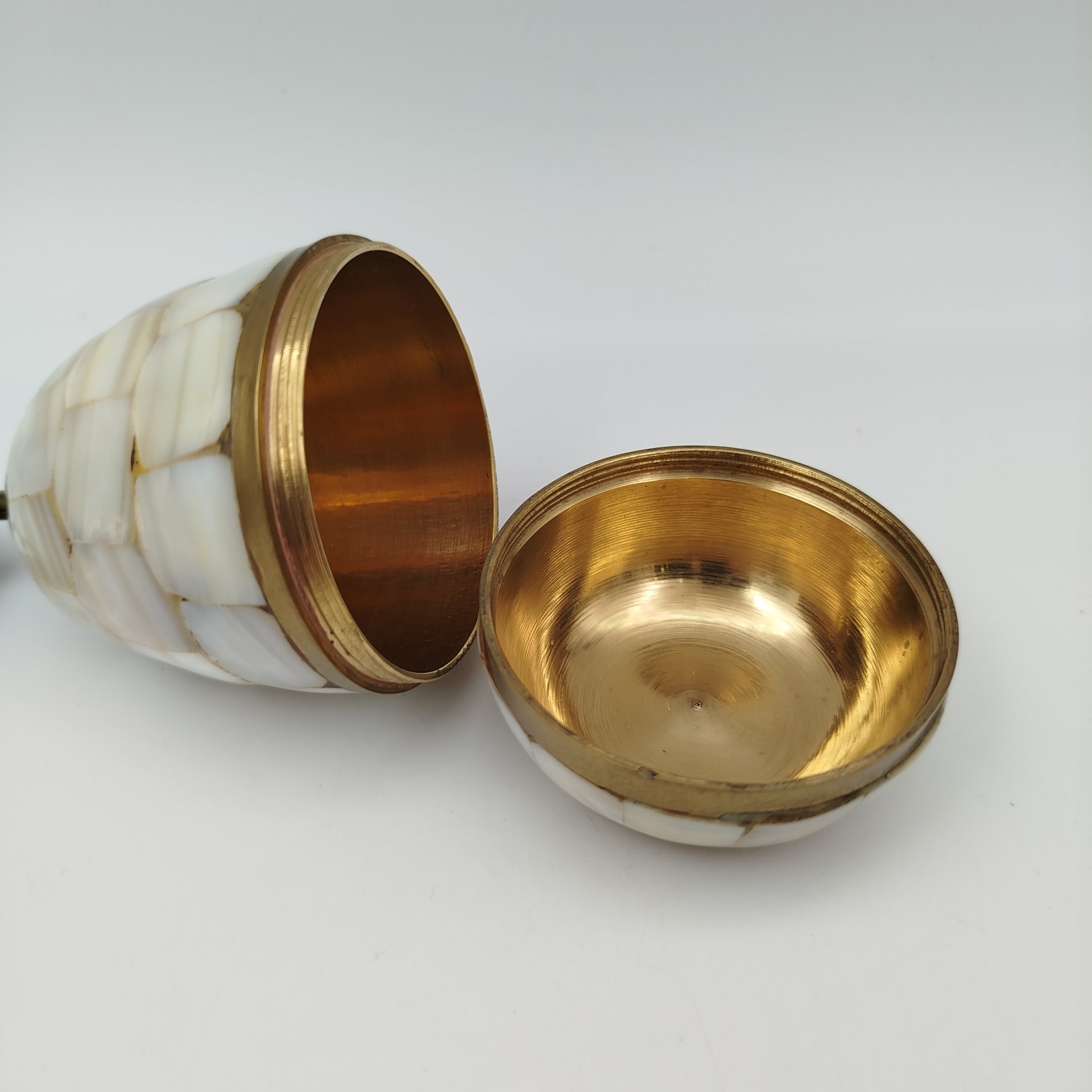 Шкатулка для украшений "Груша", латунь, перламутр, Индия, 1980-2000 гг.