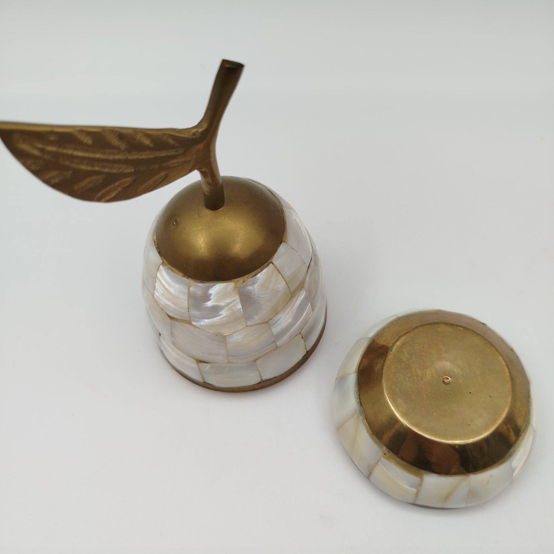 Шкатулка для украшений "Груша", латунь, перламутр, Индия, 1980-2000 гг.