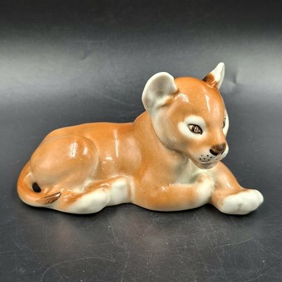 Статуэтка "Львёнок лежащий", скульптор Б.Я. Воробьев, фарфор, аэрография, роспись, Ленинградский фарфоровый завод (ЛФЗ), СССР, 1970-1992 гг.