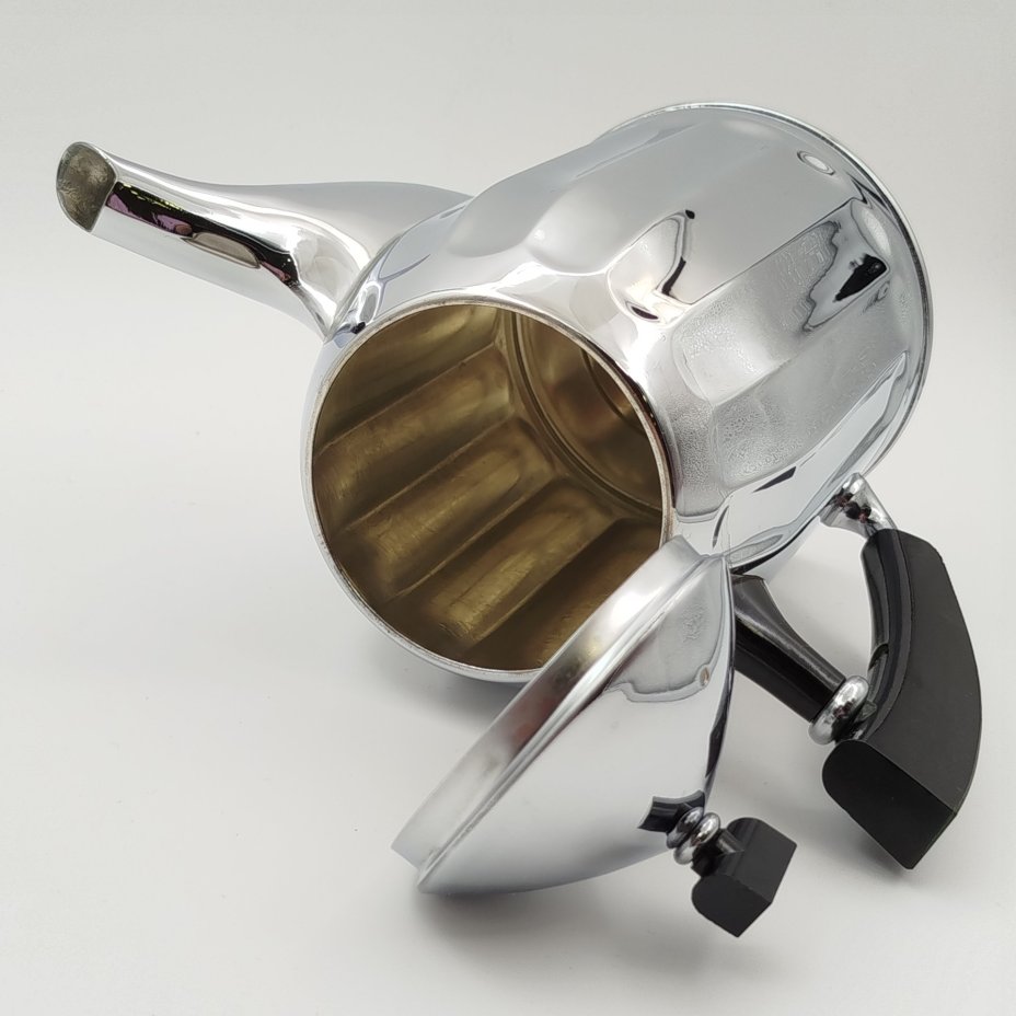 Кофейник с лаконичным декором, мНЦ (медь-никель-цинк), композитный материал, Кольчугинский завод цветных металлов, СССР, 1980-1990 гг.