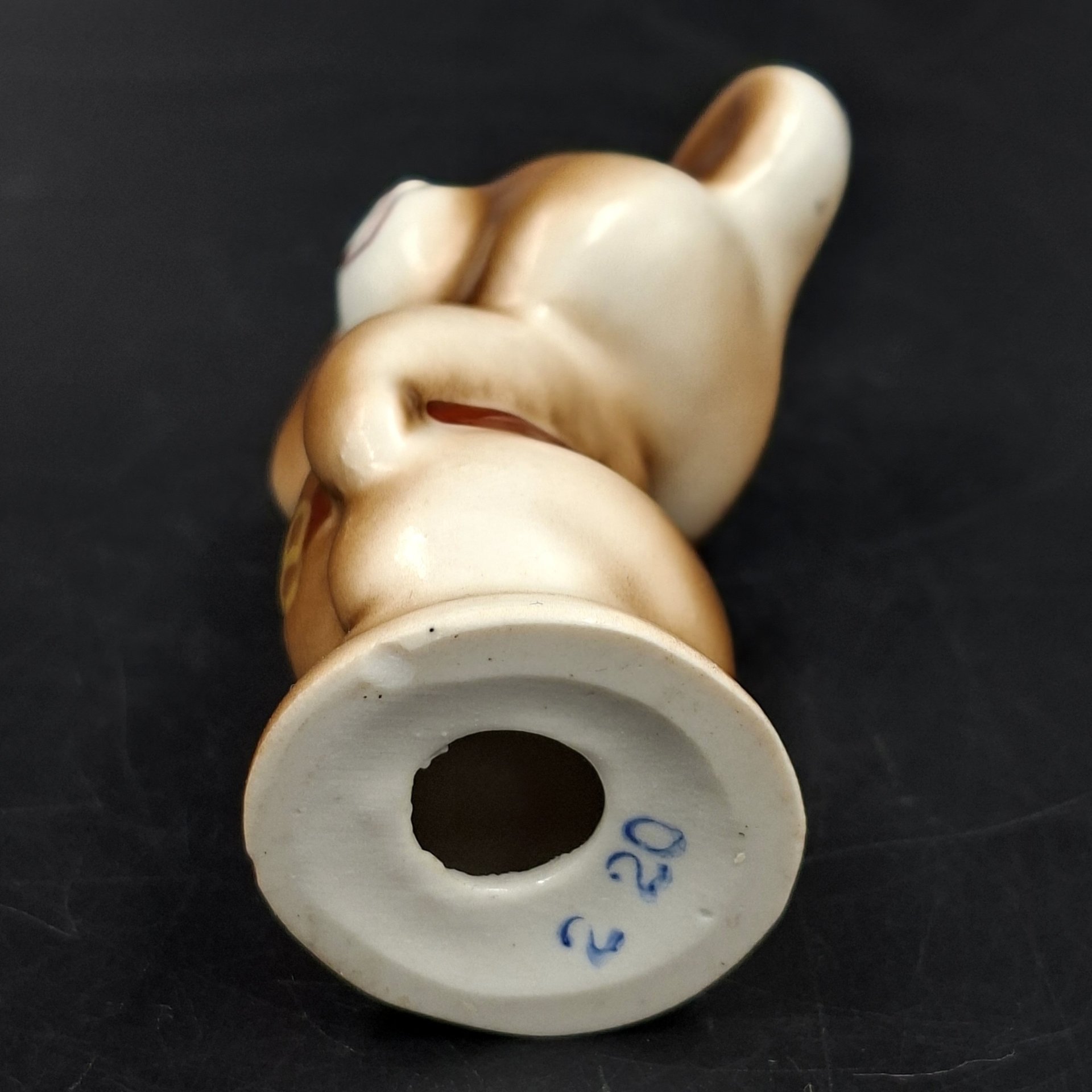 Статуэтка "Олимпийский мишка", фарфор, аэрография, роспись, СССР, 1980 г.