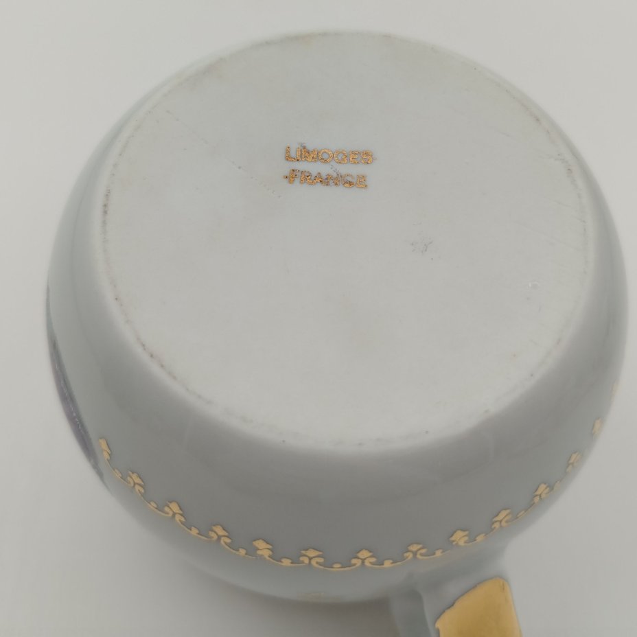Сахарница, украшенная галантной сценой, фарфор, золочение, деколь, Limoges, Франция, 1980-2000 гг., Limoges