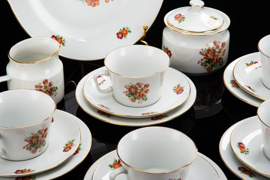 Набор чайный с цветочным декором на 5 персон (18 предметов), фарфор, деколь, золочение, Thun (Тун), Чехословакия, 1980-1993 гг.