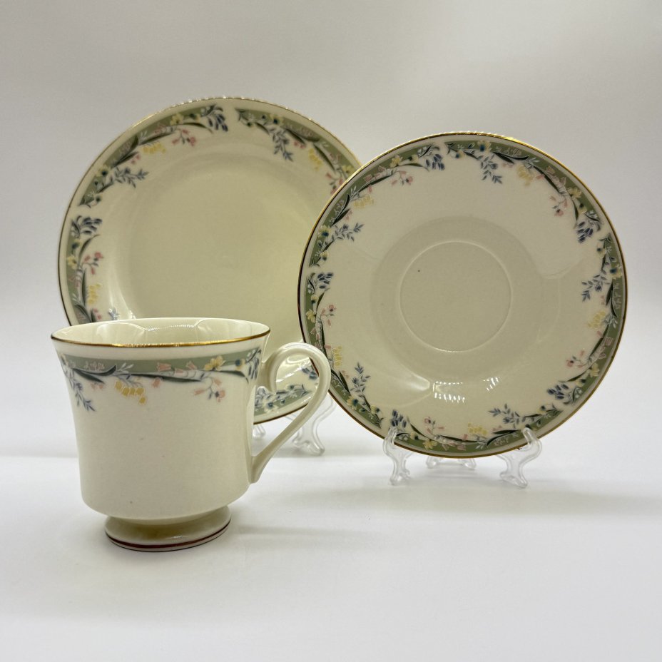 Кофейное трио с флоральным декором, фарфор, деколь, золочение, Китай, 1990-2010 гг.