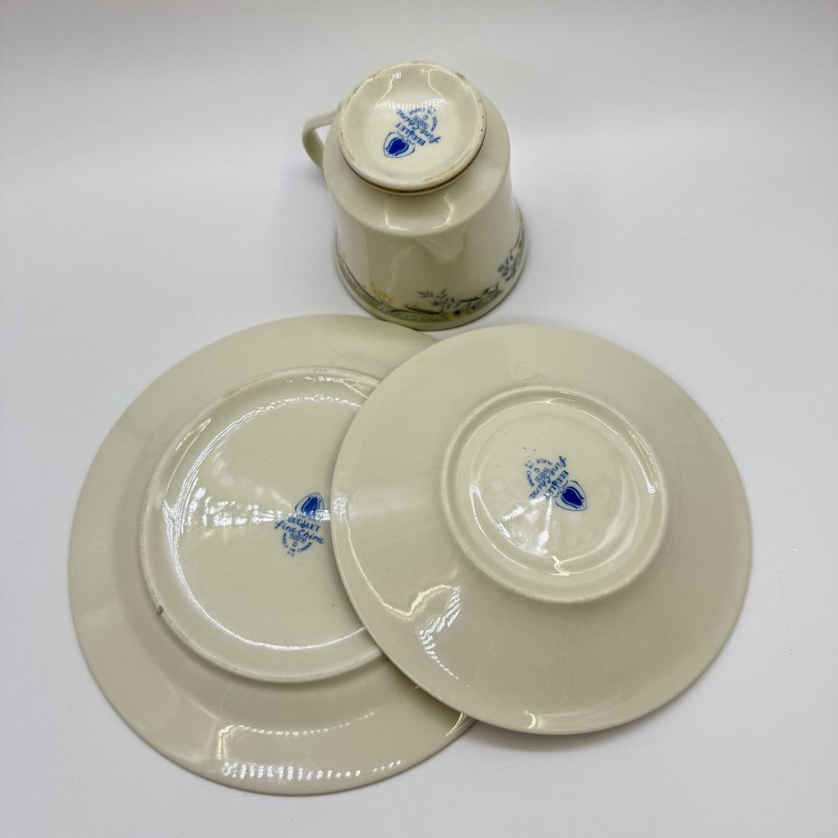 Кофейное трио с флоральным декором, фарфор, деколь, золочение, Китай, 1990-2010 гг.