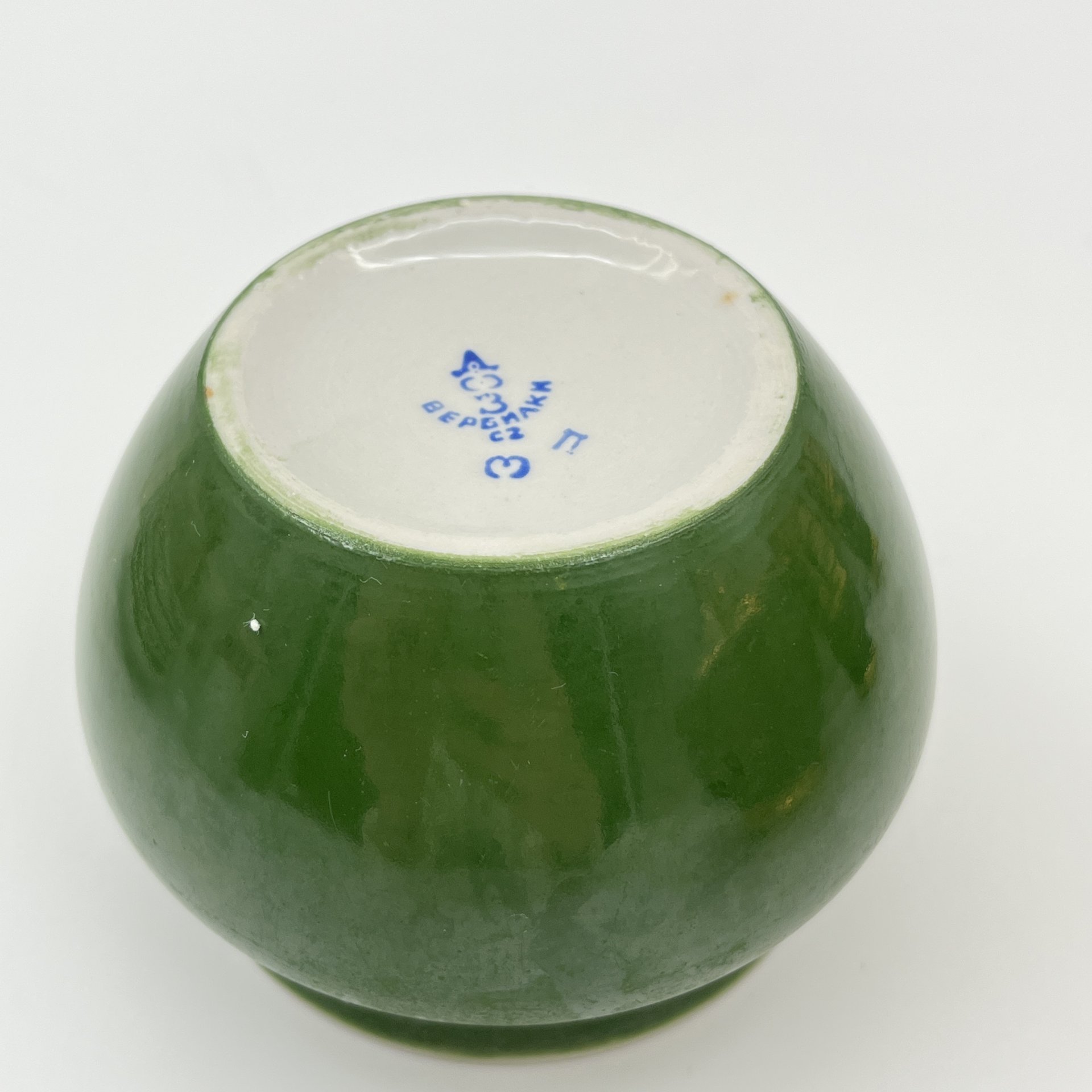Горшочек зеленого цвета (для сметаны или соли), фарфор, крытье, Дмитровский фарфоровый завод (ДФЗ Вербилки), СССР, 1954-1965 гг.