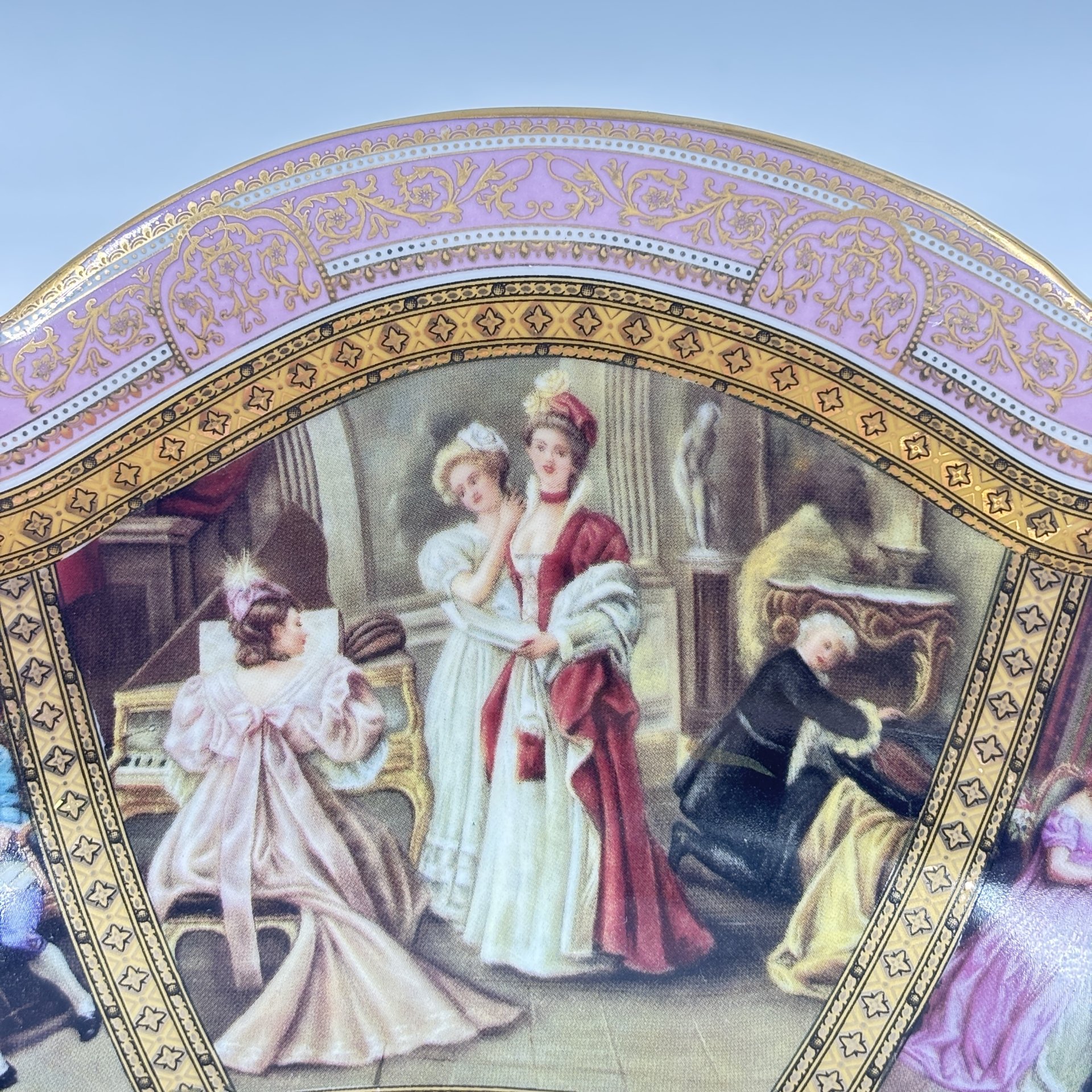 Фруктовница продолговатой формы с декором в виде галантных сцен, L'Etoile design de Limoges