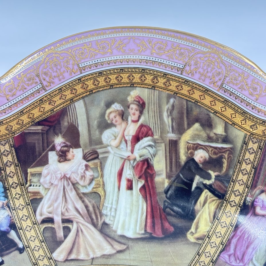 Фруктовница продолговатой формы с декором в виде галантных сцен, L'Etoile design de Limoges
