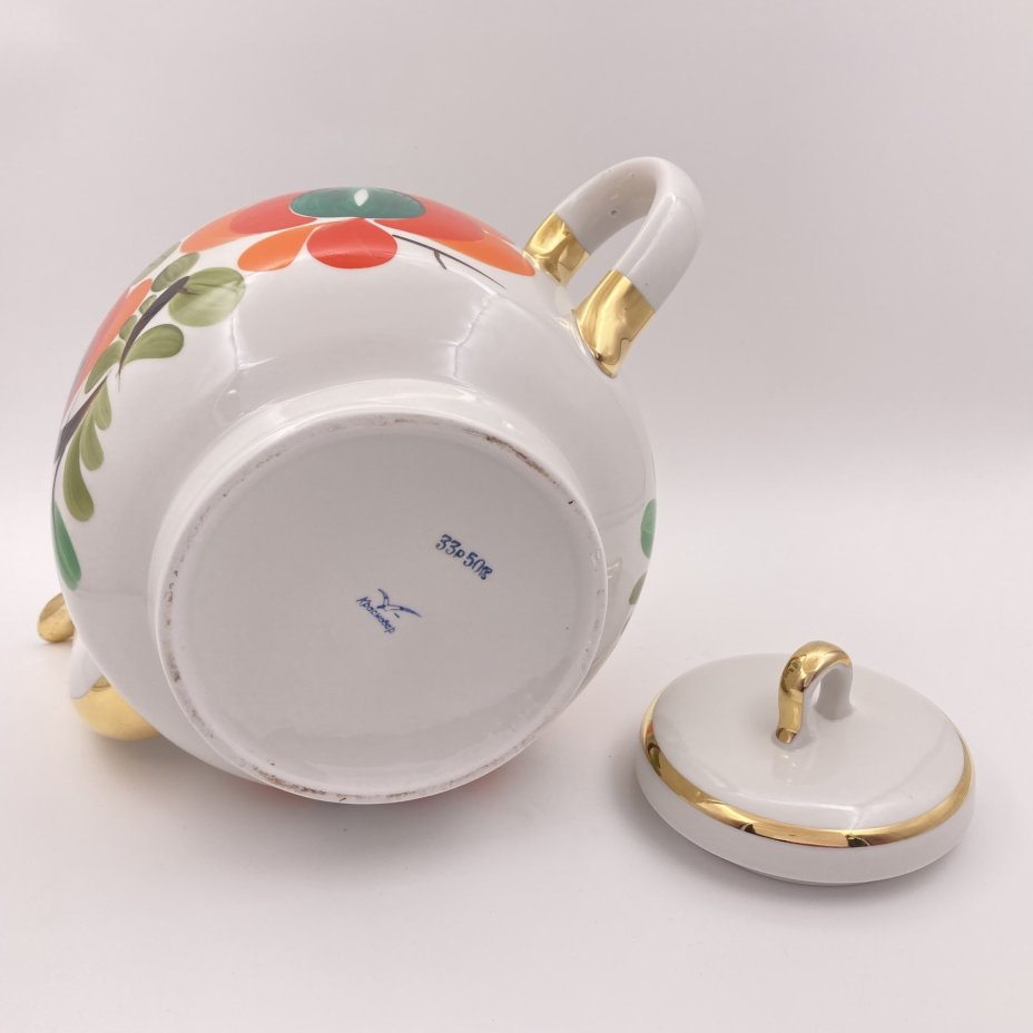 Чайник доливной, украшенный цветочным декором, фарфор, роспись, золочение, Краснодарский фарфорово-фаянсовый завод «Чайка», СССР, 1960-1992 гг.