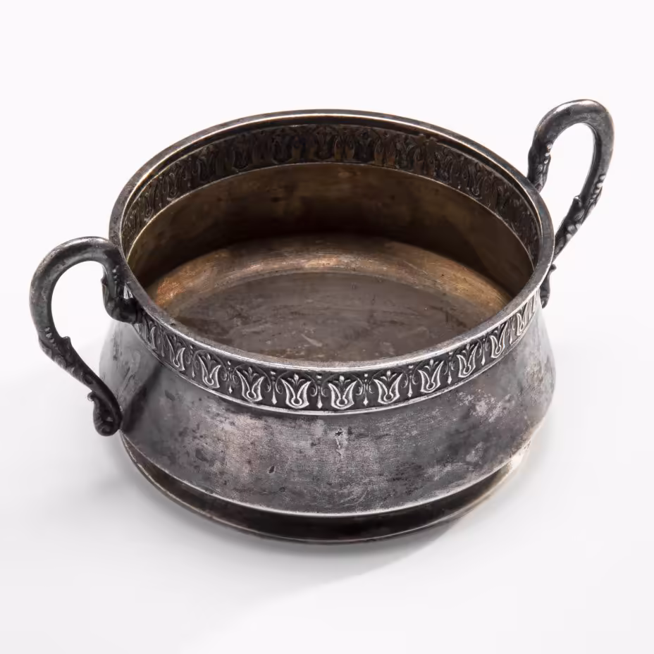 Сахарница, декорированная орнаментальным пояском и фигурными ручками, мастер-монограммист "ПА", серебро 84 пр., Российская империя, 1908-1917 гг.