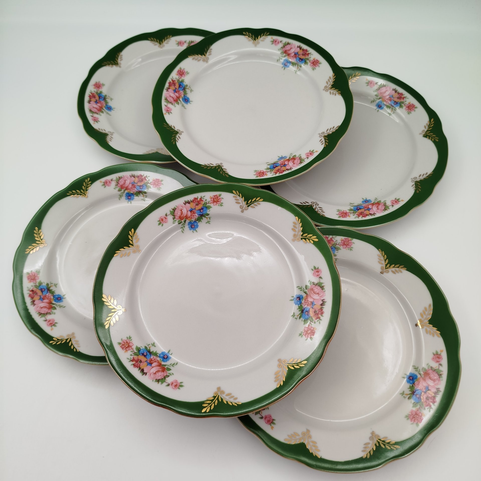 Набор из 6-пирожковых тарелок, из сервиза "Воспоминание", фарфор, деколь, золочение, Дулевский фарфоровый завод (Дулёво), Российская Федерация, 1999 г.