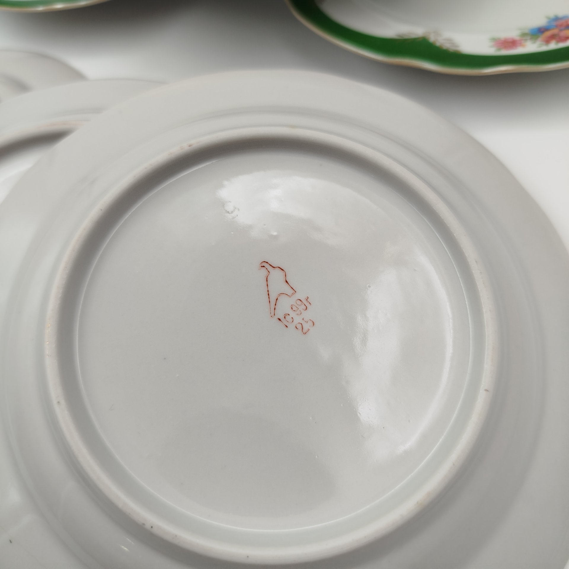 Набор из 6-пирожковых тарелок, из сервиза "Воспоминание", фарфор, деколь, золочение, Дулевский фарфоровый завод (Дулёво), Российская Федерация, 1999 г.