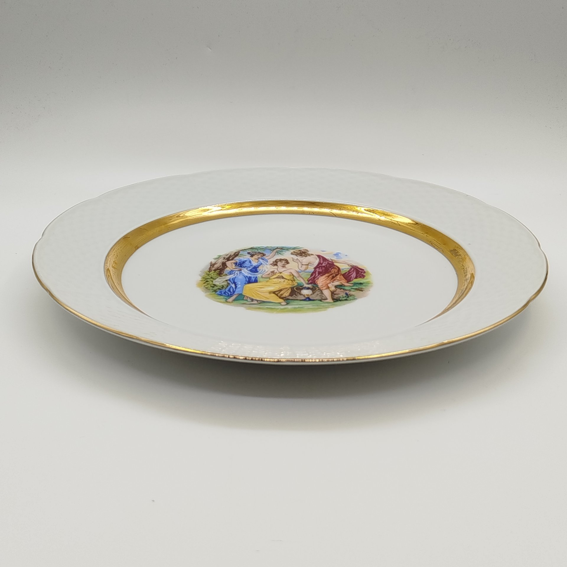 Блюдо сервировочное "Мадонна", фарфор, деколь, золочение, Thun (Тун), Чехословакия, 1970-1990 гг.