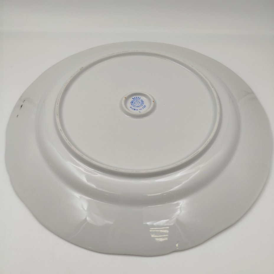 Блюдо с цветочным декором и золотистым кантом, фарфор, деколь, золочение, Porzellanfabrik Kalk (KPE), ГДР, 1950-1990 гг.