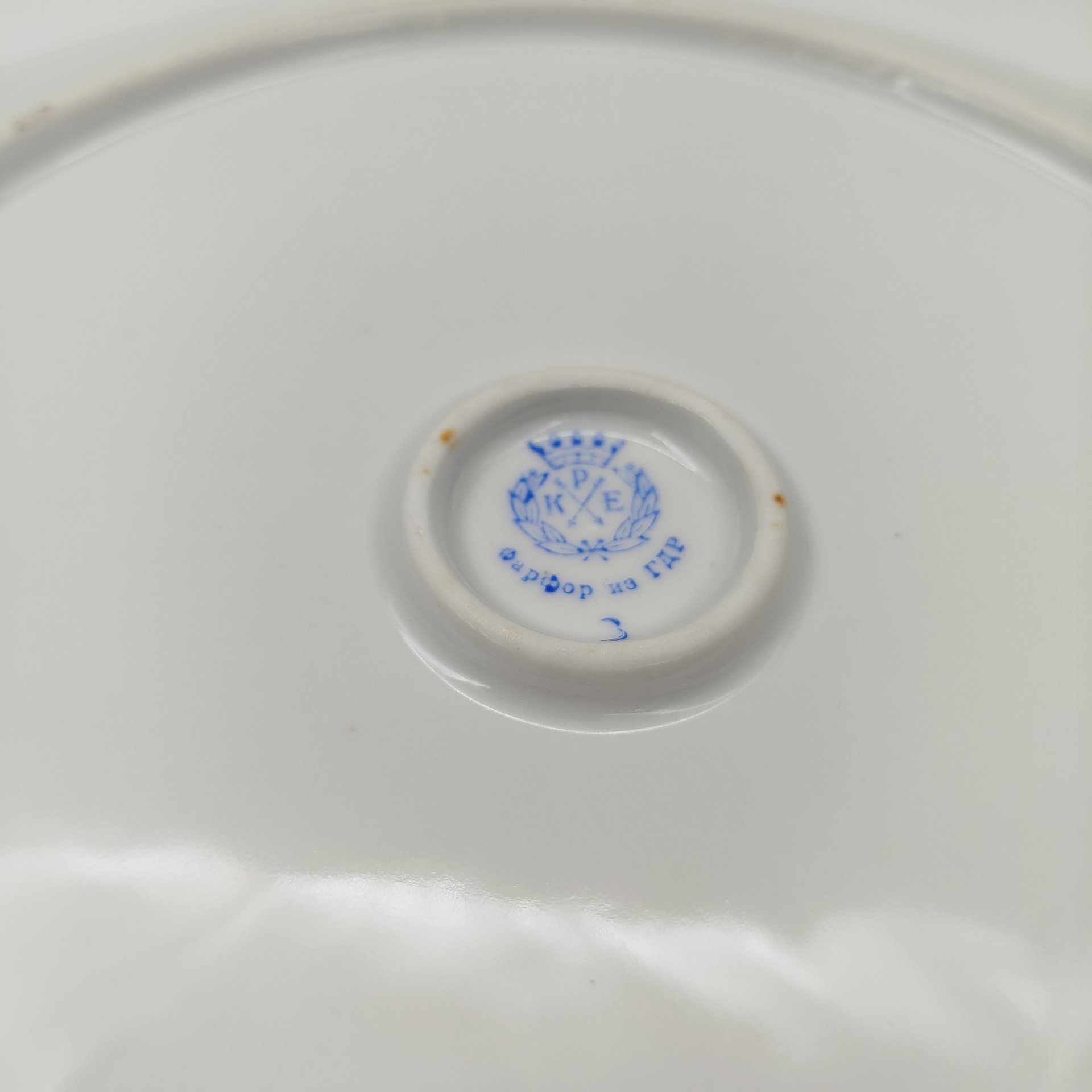 Блюдо с цветочным декором и золотистым кантом, фарфор, деколь, золочение, Porzellanfabrik Kalk (KPE), ГДР, 1950-1990 гг.