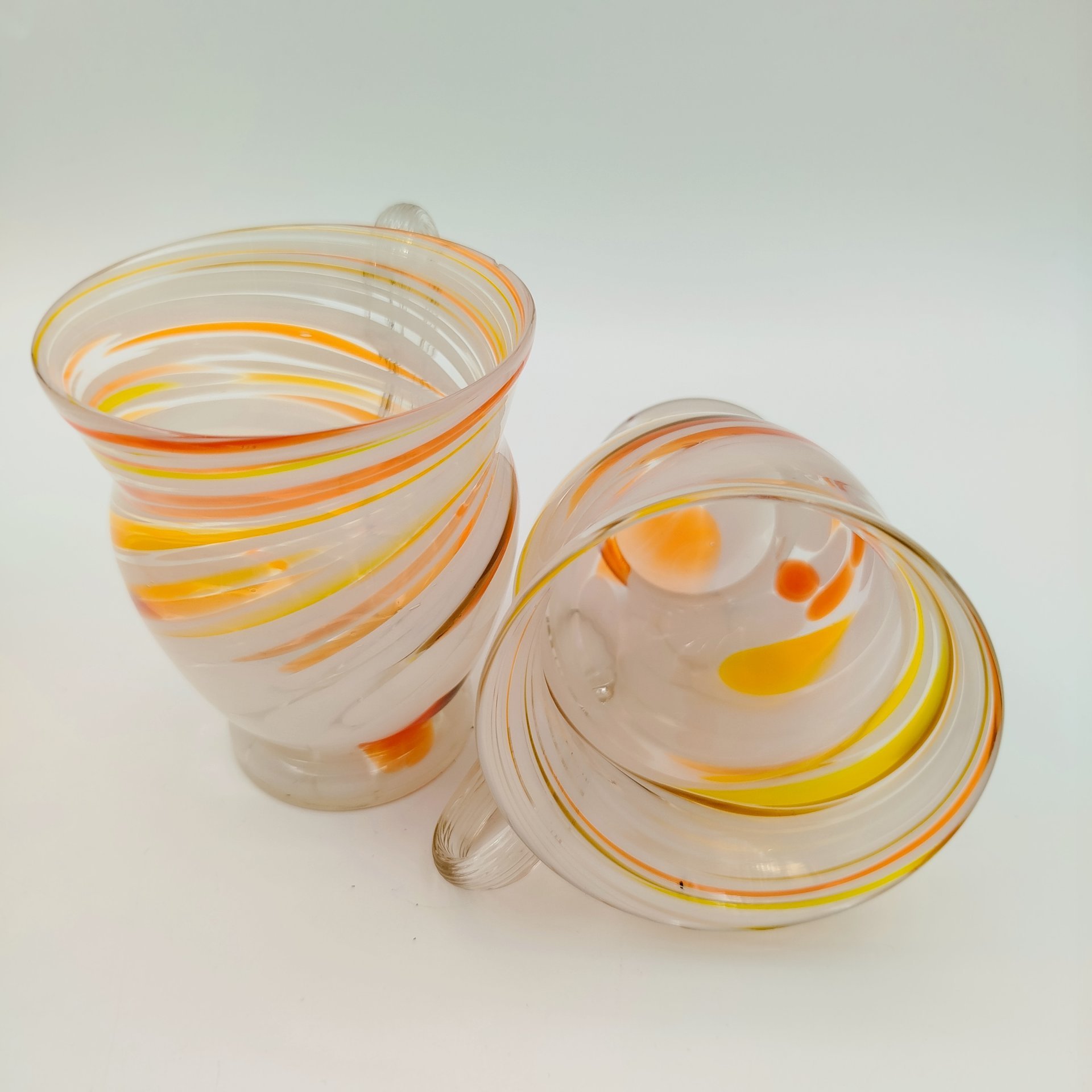 Набор для подачи прохладительных напитков на 2 персоны, украшенный спиралевидным декором, стекло, гутная техника, СССР, 1970-1990 гг.