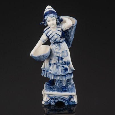 Статуэтка Голландской крестьянки с корзинами, Delfts Blauw