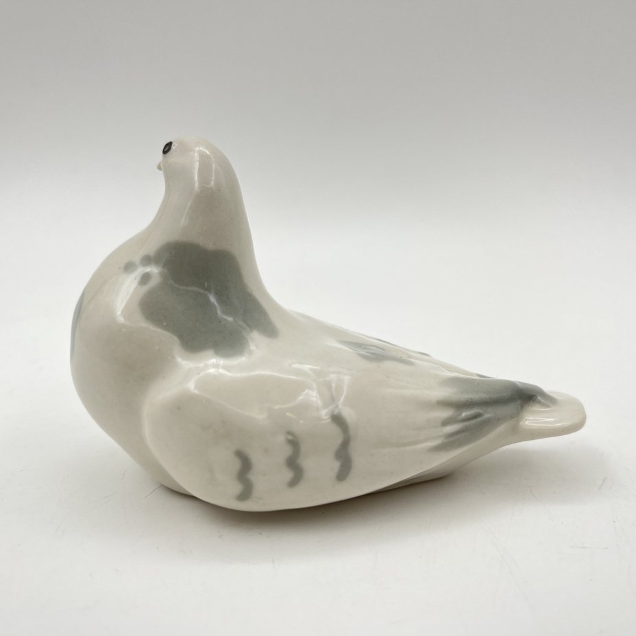 Статуэтка "Голубь", автор формы и росписи Э.М. Криммер