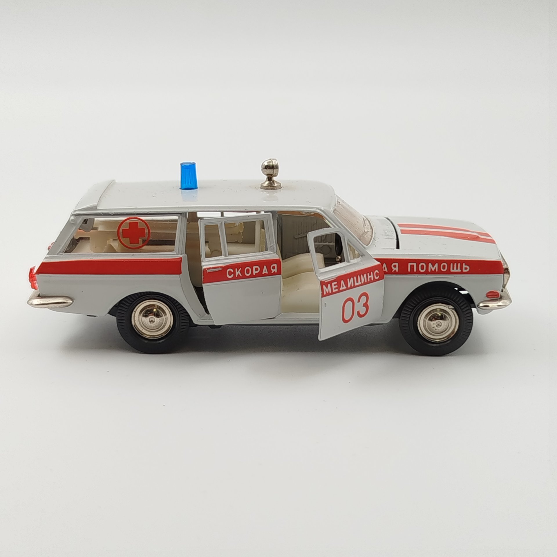 Масштабная модель "Волга ГАЗ-24-02 модель А24 Скорая медицинская помощь", металл, пластик, СССР, 1970-1990 гг.