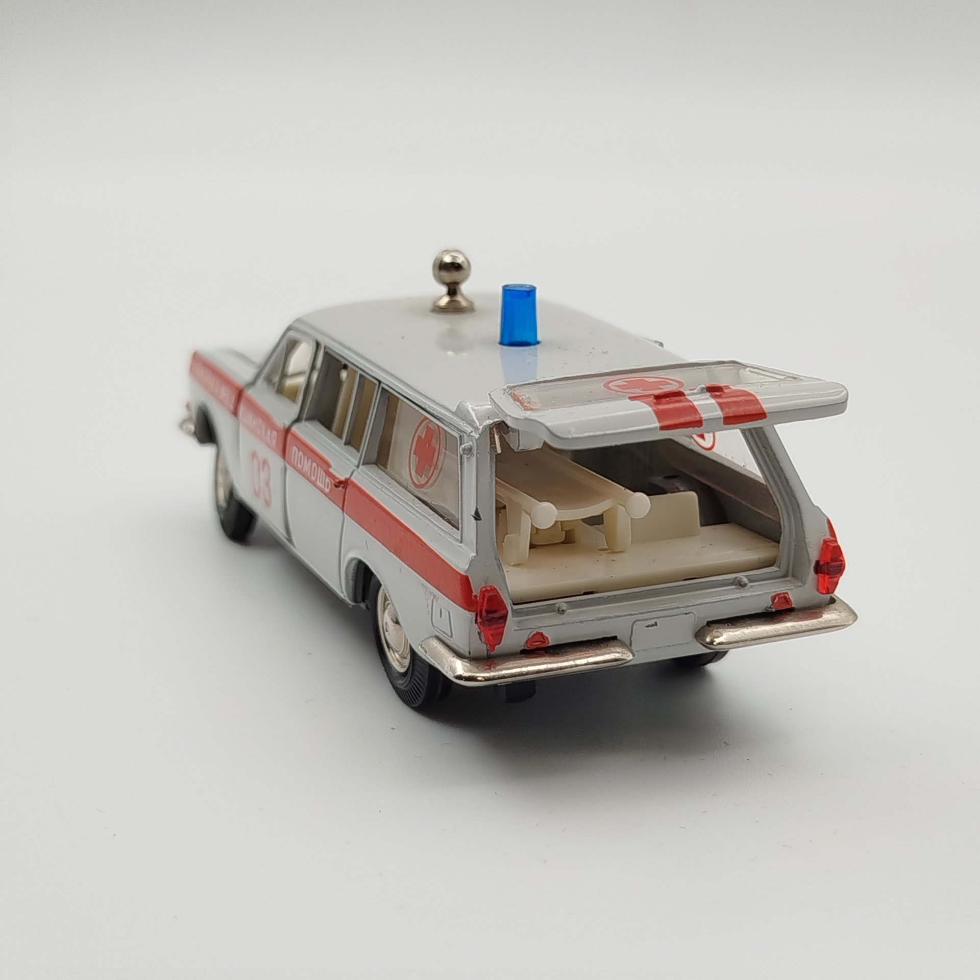 Масштабная модель "Волга ГАЗ-24-02 модель А24 Скорая медицинская помощь", металл, пластик, СССР, 1970-1990 гг.