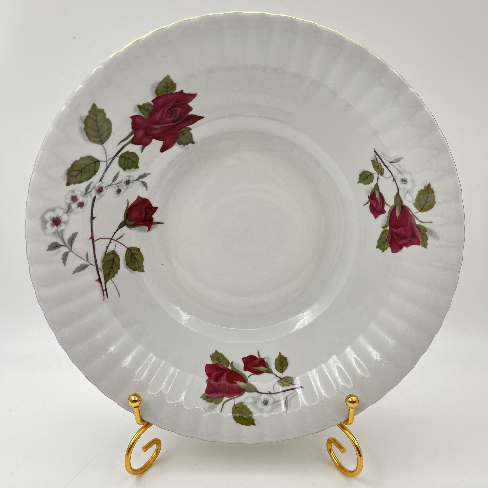 Салатник, украшенный изображением розы