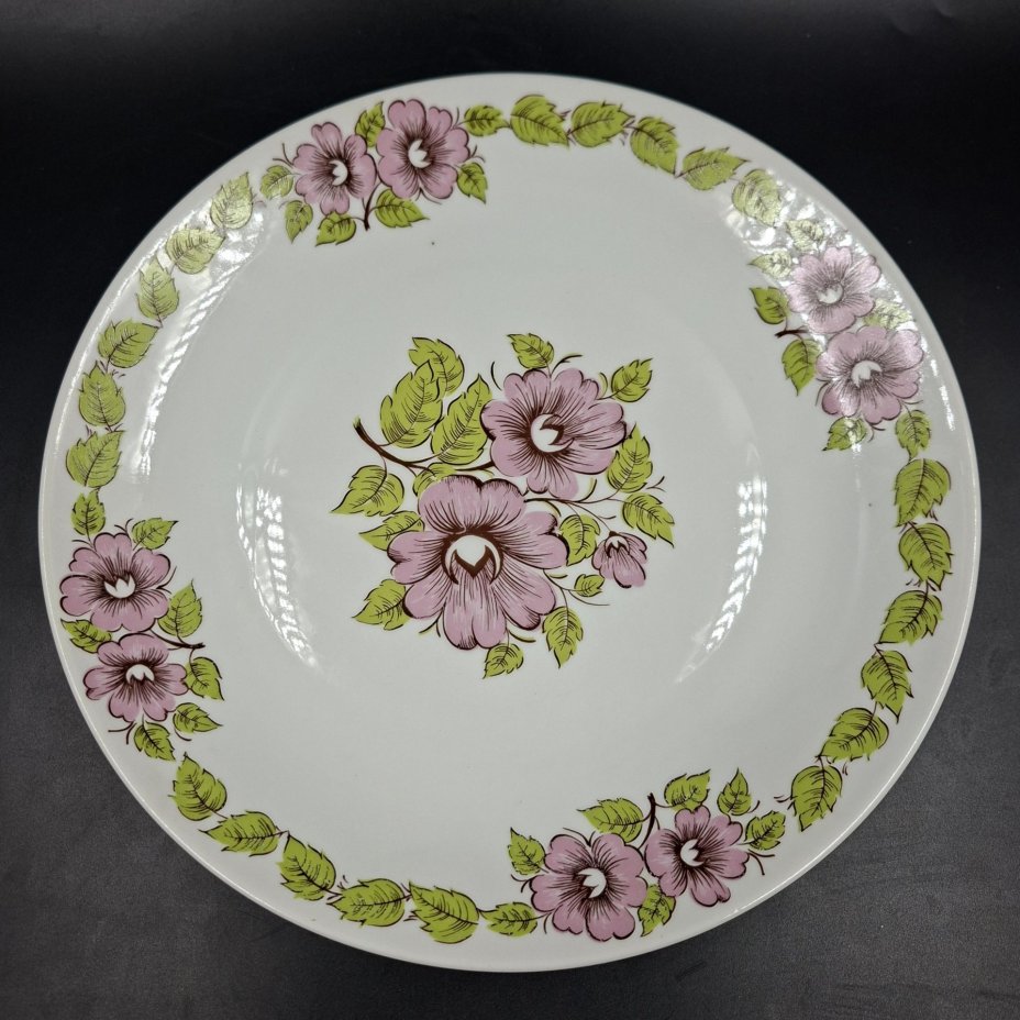 Блюдо круглое с цветочным декором в розово-зеленой гамме, фарфор, печать, Epiag Royal Czechoslovakia, Чехословакия, 1970-1990 гг.